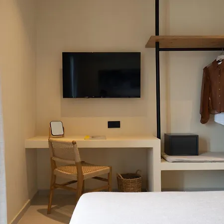 Portiani Adamantas (Milos)