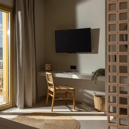 Portiani Adamantas (Milos)