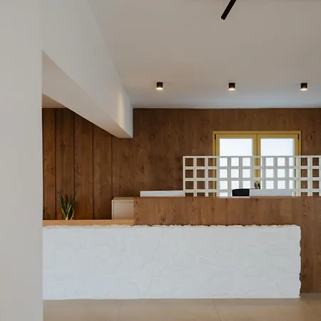 Portiani Adamantas (Milos)