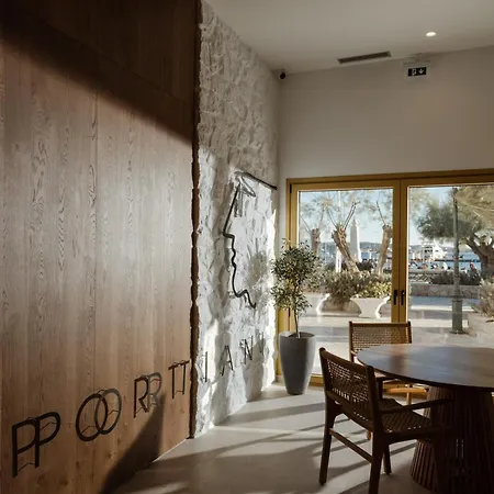 Portiani * Adamantas (Milos)