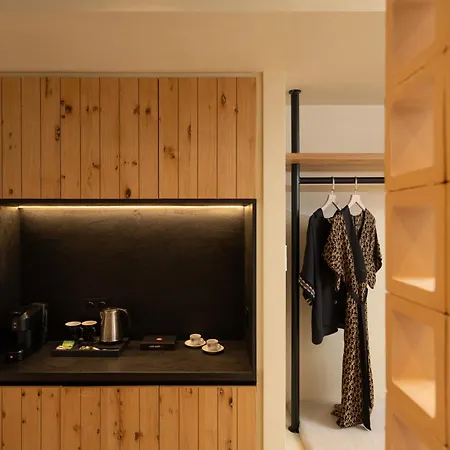 Portiani * Adamantas (Milos)