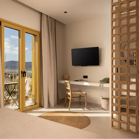 Portiani Adamantas (Milos)