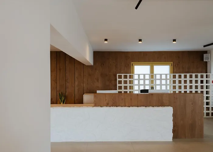 Portiani Adamantas (Milos)